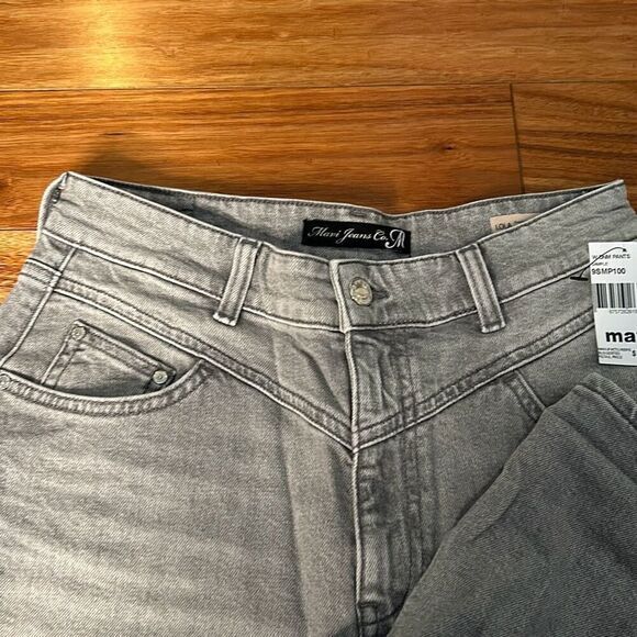 Mavi jeans loose fit Lola‎ mom jeans front yoke design on a gray wash denim - Picture 5 of 11